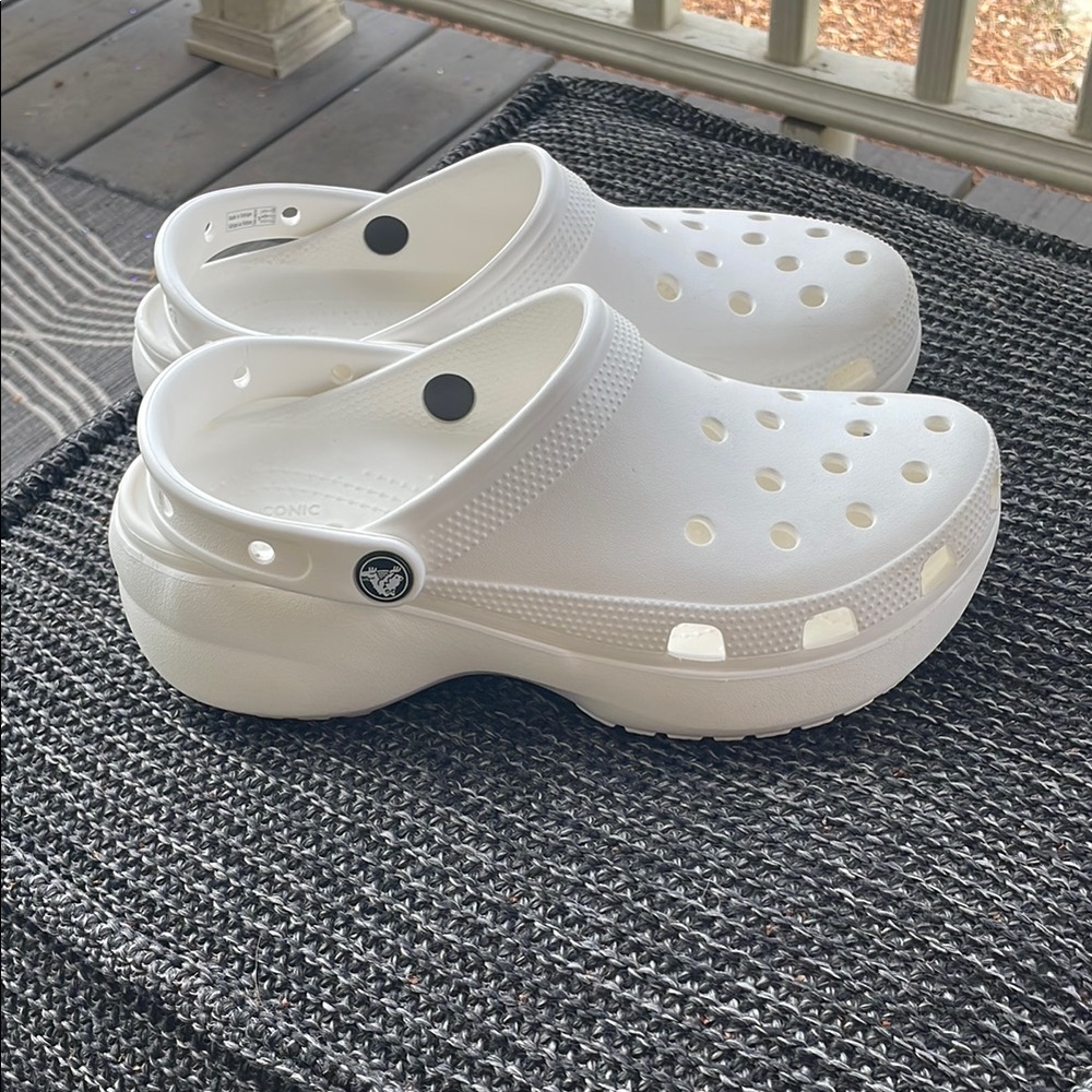 LIKE NEW White Platform Crocs Clogs Size 9